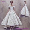 Novo estilo moderno pregas off ombro vestido de casamento sem encosto com flores em 3D e flare dez saia de comprimento